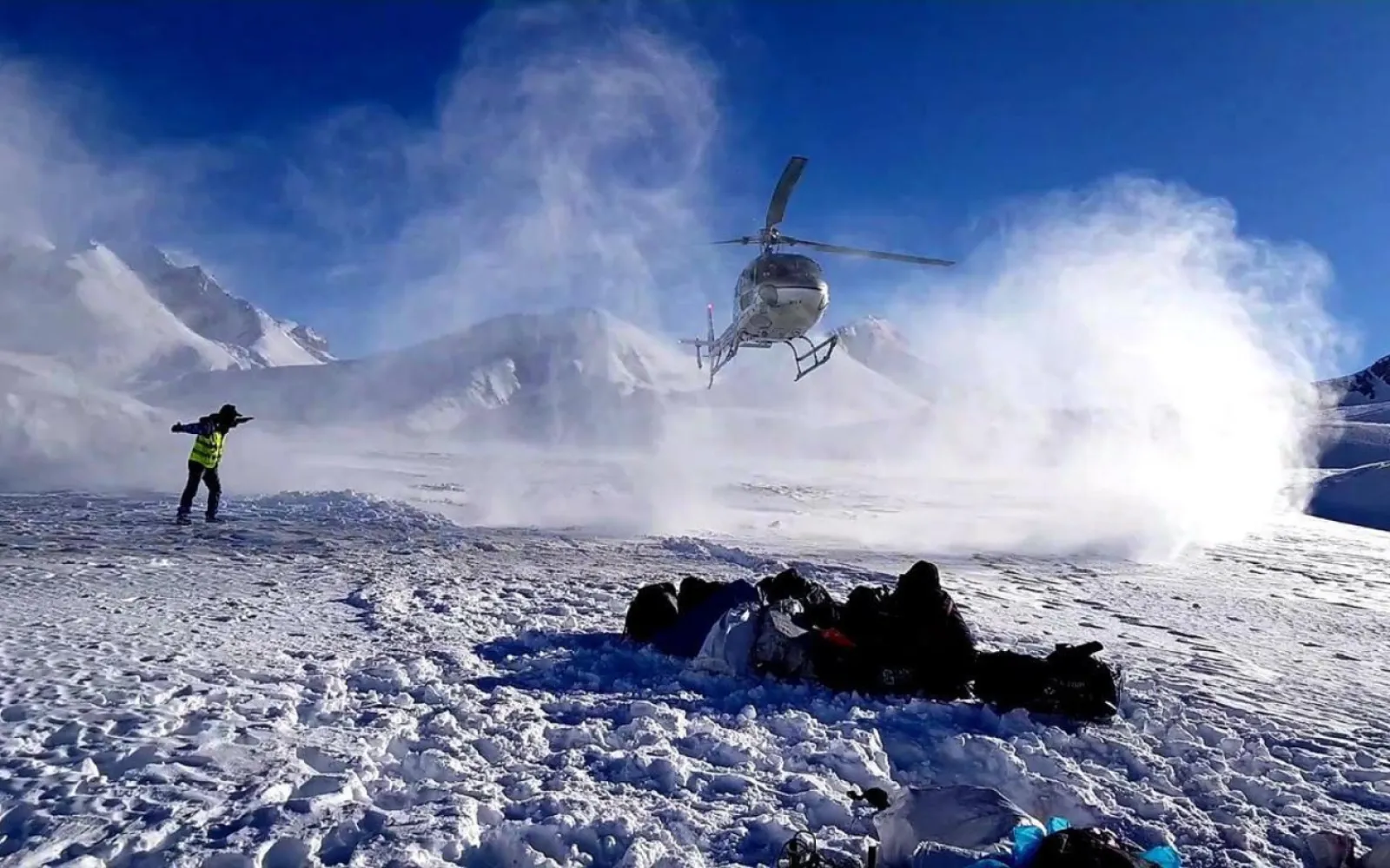 Why Helicopters Beat Fixed-Wing + Pilot Training & Navigation Safety