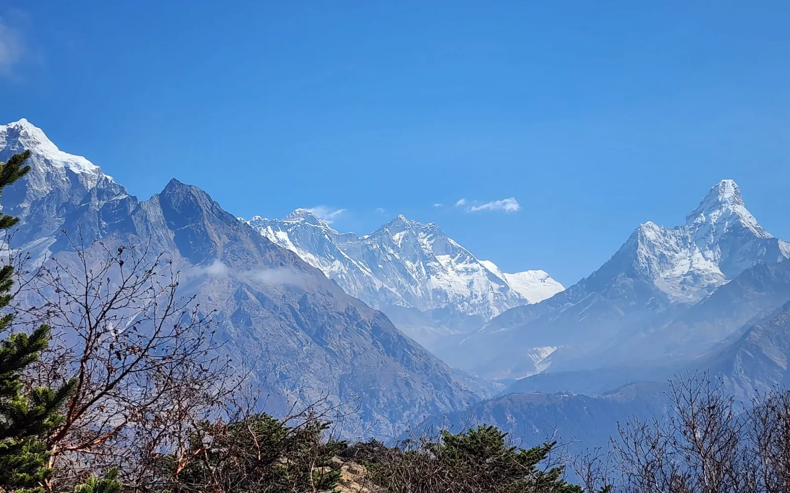 Everest Trek vs Helicopter Tour: What Is the Difference?